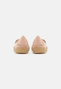 Clarks Barleigh Low - Baskets Basses - Pale Peach 9 Clarks Barleigh Low - Baskets Basses - Pale Peach -Triumph Boutique 135ed3043ab14cd48d137f8b4dc2c792 scaled