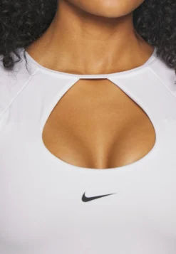 Nike Performance Bra Crop - T-Shirt À Manches Longues - White/Black 11 Nike Performance Bra Crop - T-Shirt À Manches Longues - White/Black -Triumph Boutique 332b873a944241b5b99fd137052acfa5 scaled