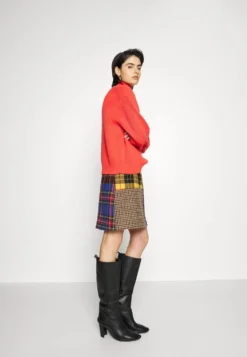 DRYKORN Tildi - Pullover - Orange 12 DRYKORN Tildi - Pullover - Orange -Triumph Boutique 3b42ee1ad29249c59f20df2ed4383eab scaled