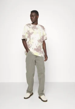 Stay Loose Carpenter - Jean Droit - Oregano Ns Canvas Gd -Triumph Boutique 3c69f0c6cfef47eea8257e1bc4ba16d8 scaled