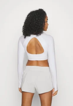 Nike Performance Bra Crop - T-Shirt À Manches Longues - White/Black 8 Nike Performance Bra Crop - T-Shirt À Manches Longues - White/Black -Triumph Boutique 6420ebc4c0dd4c7f89782478790003ea scaled