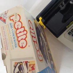 Jouet Petite Typewriter 500, Machine à écrire, Vintage Années 60 -Triumph Boutique 6fcd9e39a907f08bd61e5742b42371b8 6843b4b