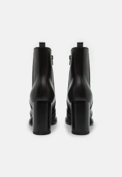 Leather - Bottines À Talons Hauts - Black -Triumph Boutique 8285c3f6f7d94045bb79e27db56d5a46 scaled