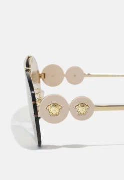 Versace Lunettes De Soleil - Gold-Coloured -Triumph Boutique 98fbe6e1842b465d8c9f1dc8e1b62740 scaled