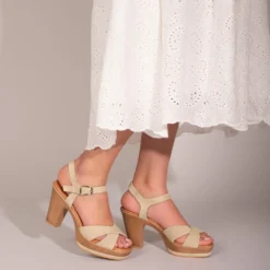 MYKONOS - Sandales Avec Plateforme Et Talon CAMEL -Triumph Boutique CAMEL 7187c27d 17f0 4b63 ba9d e989b9c75e69