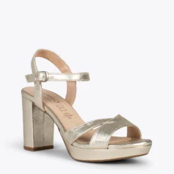 PARIS – Sandales à Talon Large Et Plateforme DORÉ -Triumph Boutique DSC 8245