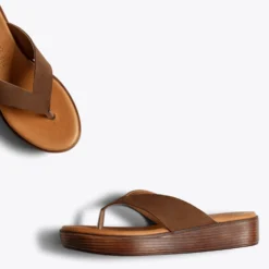 BASIC - Sandales MARRON Entre Doigts Avec Plateforme -Triumph Boutique DSC 9777