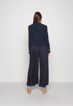 MICHAEL Michael Kors Fitted Db Crop Blazer - Blazer - Midnightblue -Triumph Boutique a6d876420f504a81a4fd53ac045f9d7d scaled