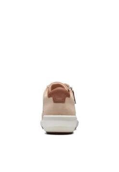 Clarks Baskets Basses - Off White -Triumph Boutique b53bead43e5549d8ab122d22609104e4 scaled