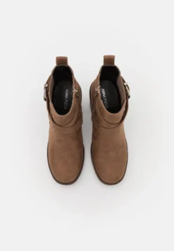 Bottines À Talons Hauts - Taupe -Triumph Boutique c295bef82b1a40d6952ed941ebdd0c89 scaled