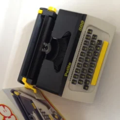 Jouet Petite Typewriter 500, Machine à écrire, Vintage Années 60 -Triumph Boutique c7ee53de0b7d229e9ec6e6aac2226857 cf78f05