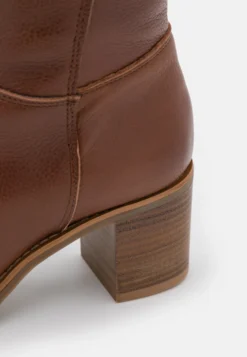 Anna Field Leather - Bottes - Cognac -Triumph Boutique d122ca51a16b4fa59e92b4d8f46ee064 scaled