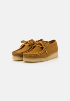 Clarks Originals Wallabee - Derbies - Oakmoss -Triumph Boutique f6b900d8614240e8ad0beef3fdf1f797 scaled
