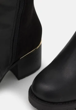 Cuissardes - Black -Triumph Boutique f986835713a3455ba5042c9125b93004 scaled