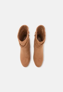 Anna Field Bottines À Talons Hauts - Cognac -Triumph Boutique fe844388137345fd8567c7f47f63aa66 scaled